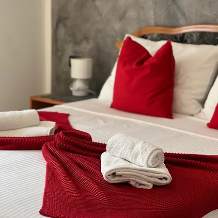 华伦天奴旅馆 3*