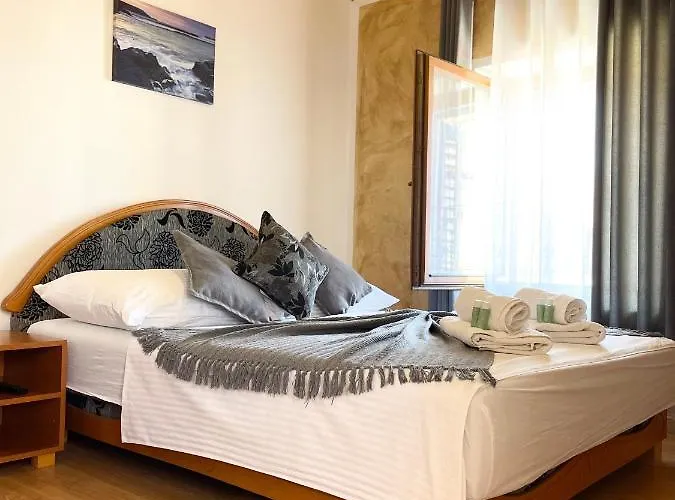 华伦天奴旅馆 3*