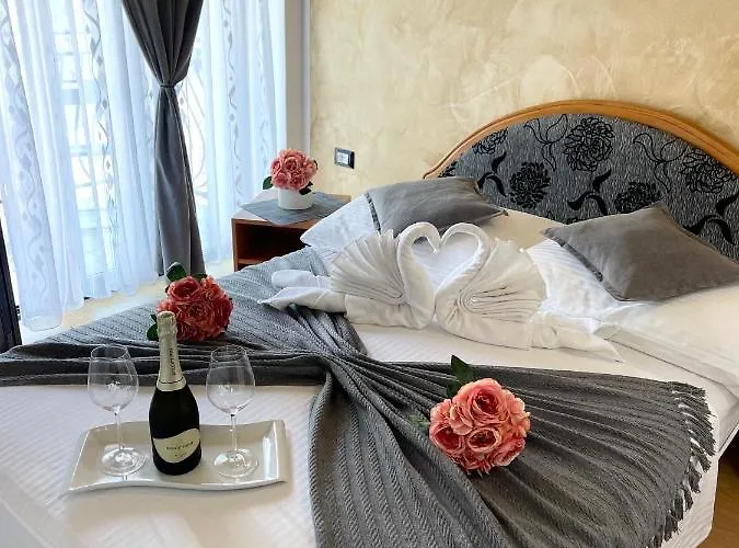 华伦天奴旅馆 3*