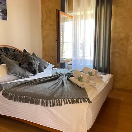 Valentino בית הארחה